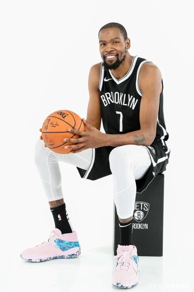 成为全场瞩 成为全场瞩