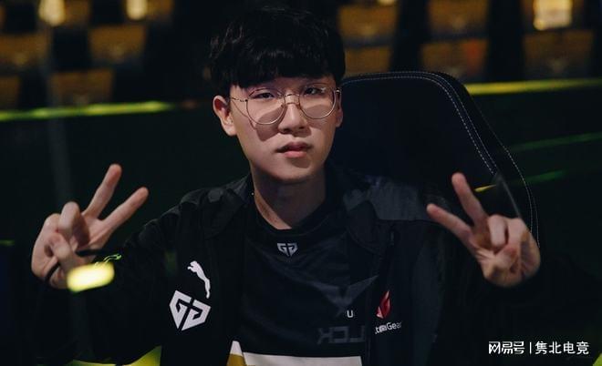 25加7加11赛季最佳一战 高诗岩谈成长