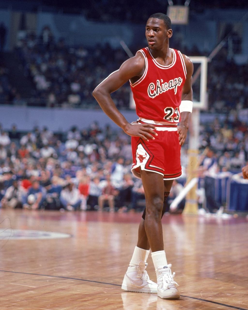 周琦伤退 周琦伤退