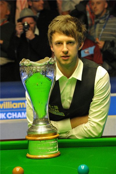 深度解析:什么时候该进行“诈唬”(Bluff),什么时候该果断弃牌?(牌桌决策术:把握诈唬与弃牌的最佳时机)